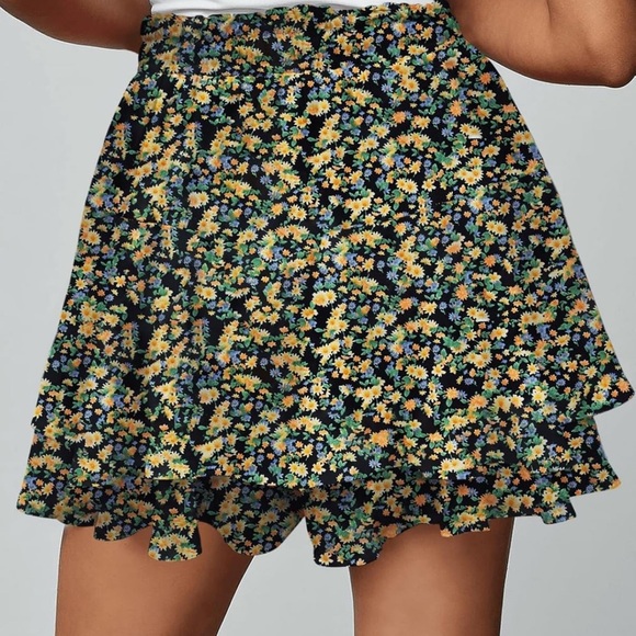 Dresses & Skirts - Floral Ruffle Skirt Shorts Boho Mini Skorts Skirts Sz Medium
